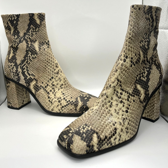 Free People Snakeskin Ankle Boots Block Heel Size 40 EU 9.5-10 US - Picture 1 of 7
